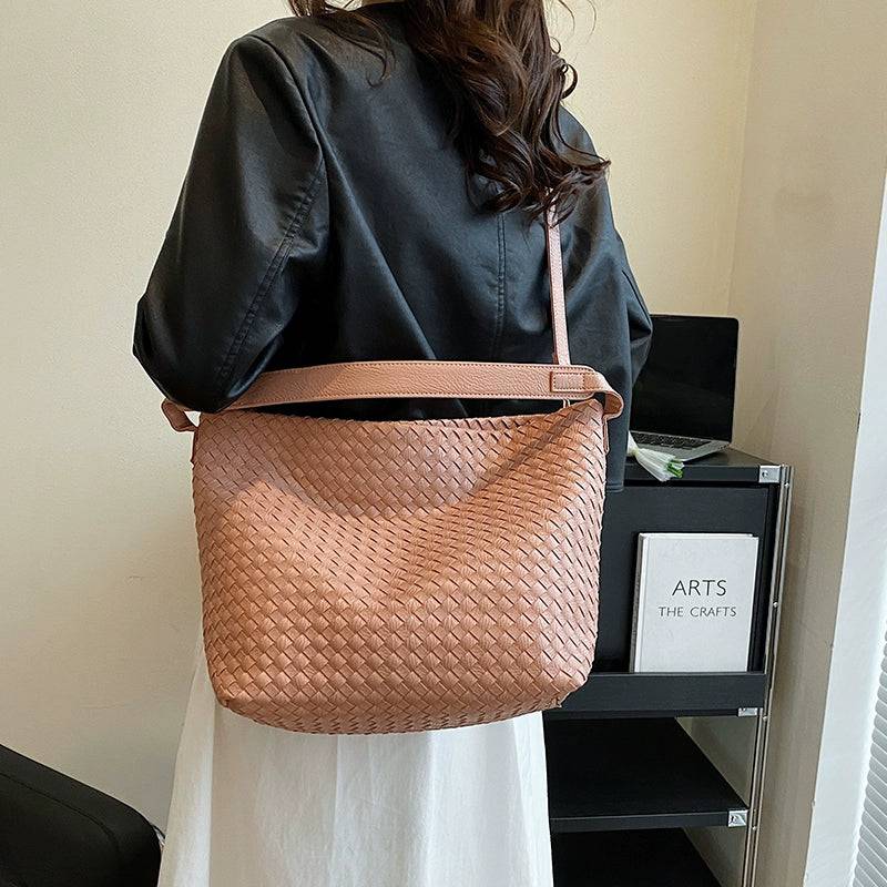 Shell Weave Hobo